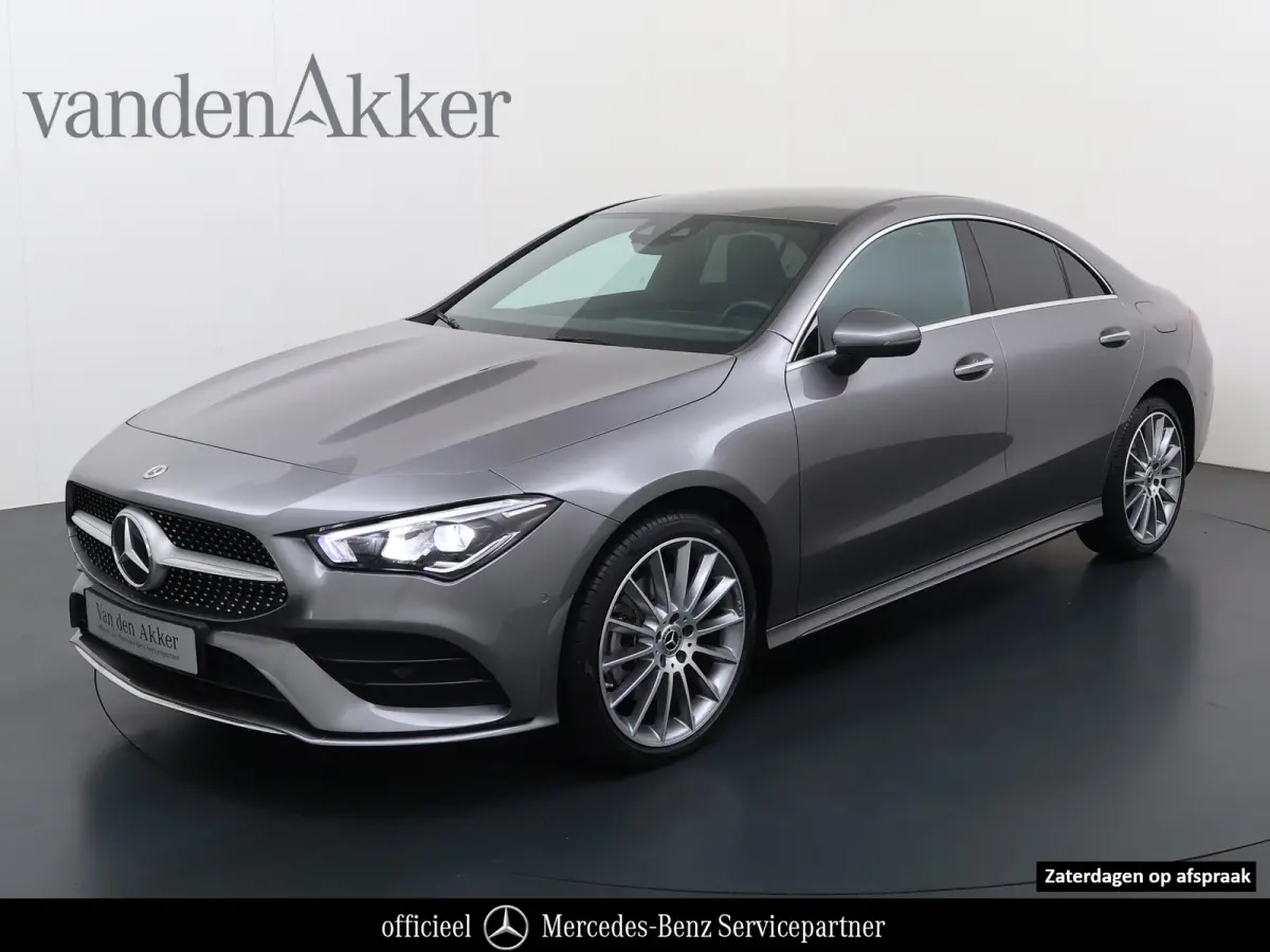 250e AMG // SoH 92,2% // Keyless Entry // Sfeerverlichting // Camera // 19" AMG Velgen // Apple Carplay // Android Auto // Privacy Glas