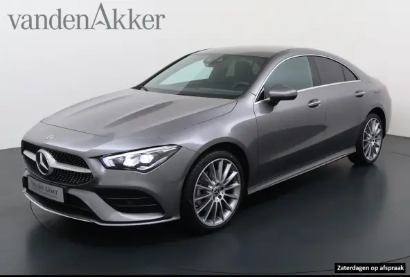 250e AMG // SoH 92,2% // Keyless Entry // Sfeerverlichting // Camera // 19" AMG Velgen // Apple Carplay // Android Auto // Privacy Glas
