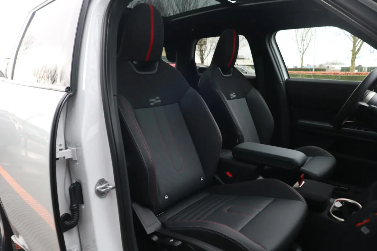 E John Cooper Works Uitvoering | Pakket M | Harman Kardon | Trekhaak | Panoramadak