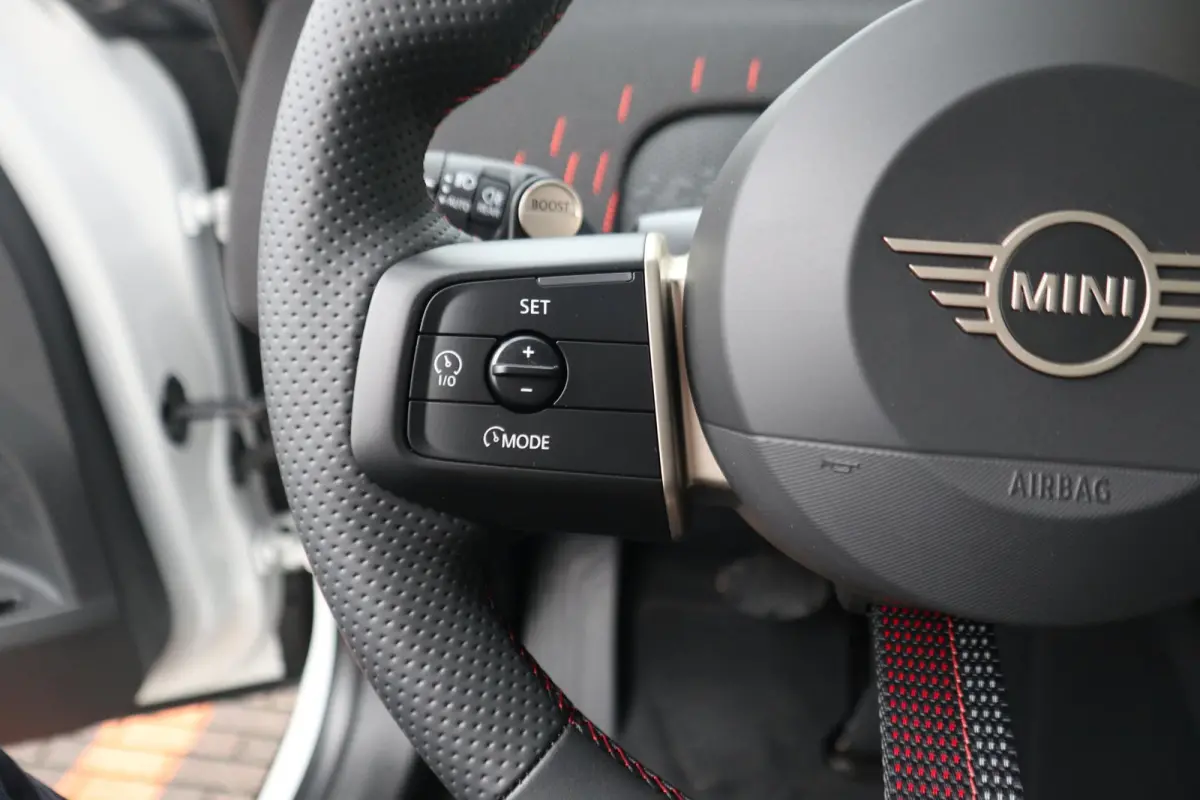 E John Cooper Works Uitvoering | Pakket M | Harman Kardon | Trekhaak | Panoramadak