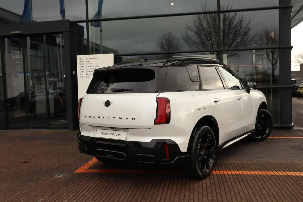 E John Cooper Works Uitvoering | Pakket M | Harman Kardon | Trekhaak | Panoramadak