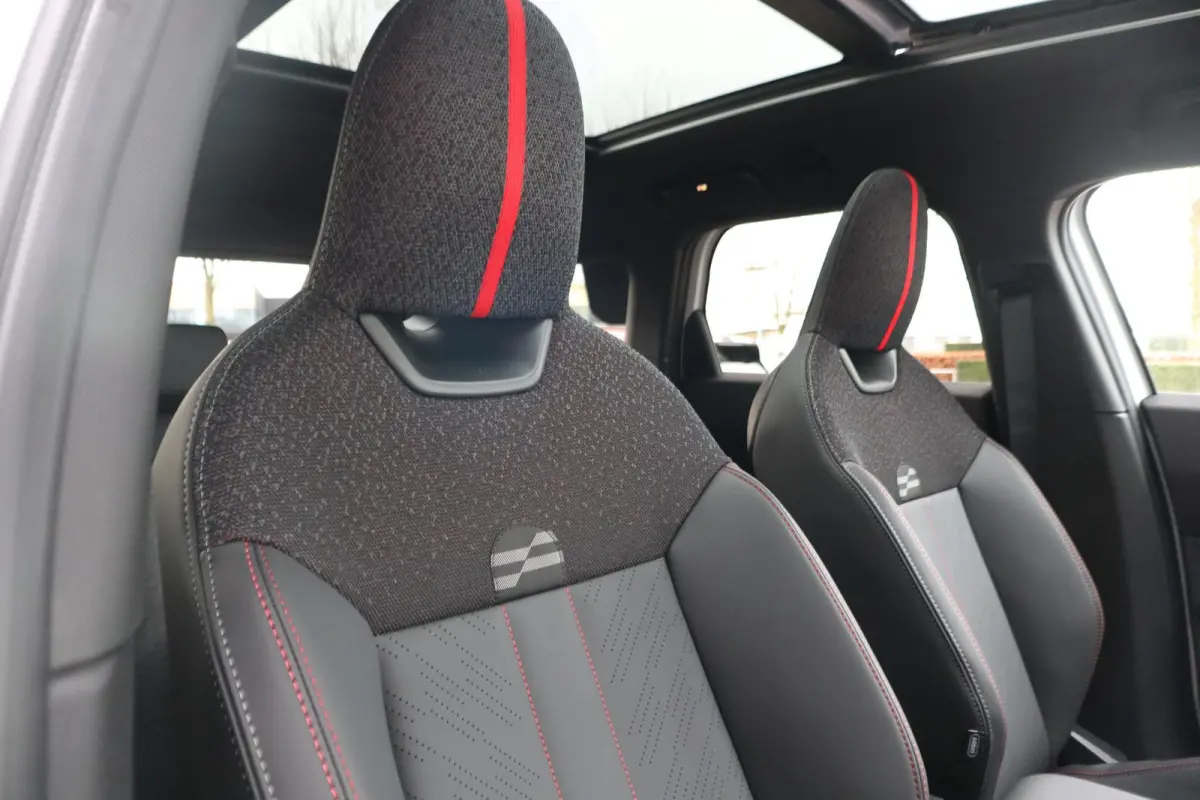 E John Cooper Works Uitvoering | Pakket M | Harman Kardon | Trekhaak | Panoramadak