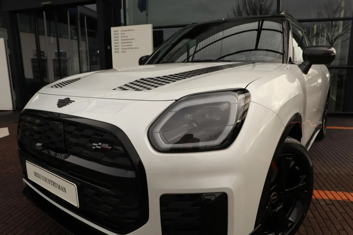 E John Cooper Works Uitvoering | Pakket M | Harman Kardon | Trekhaak | Panoramadak