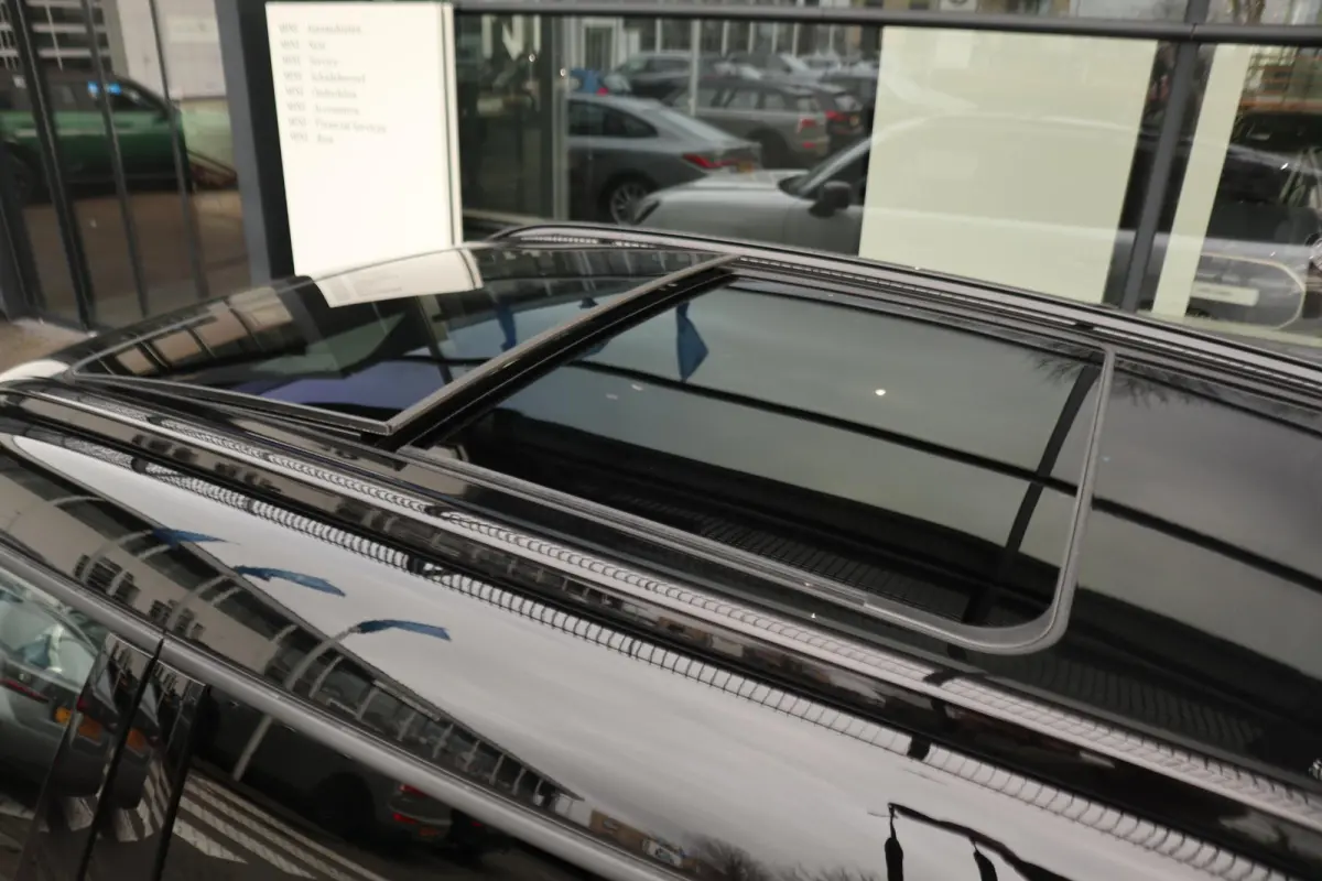 E John Cooper Works Uitvoering | Pakket M | Harman Kardon | Trekhaak | Panoramadak