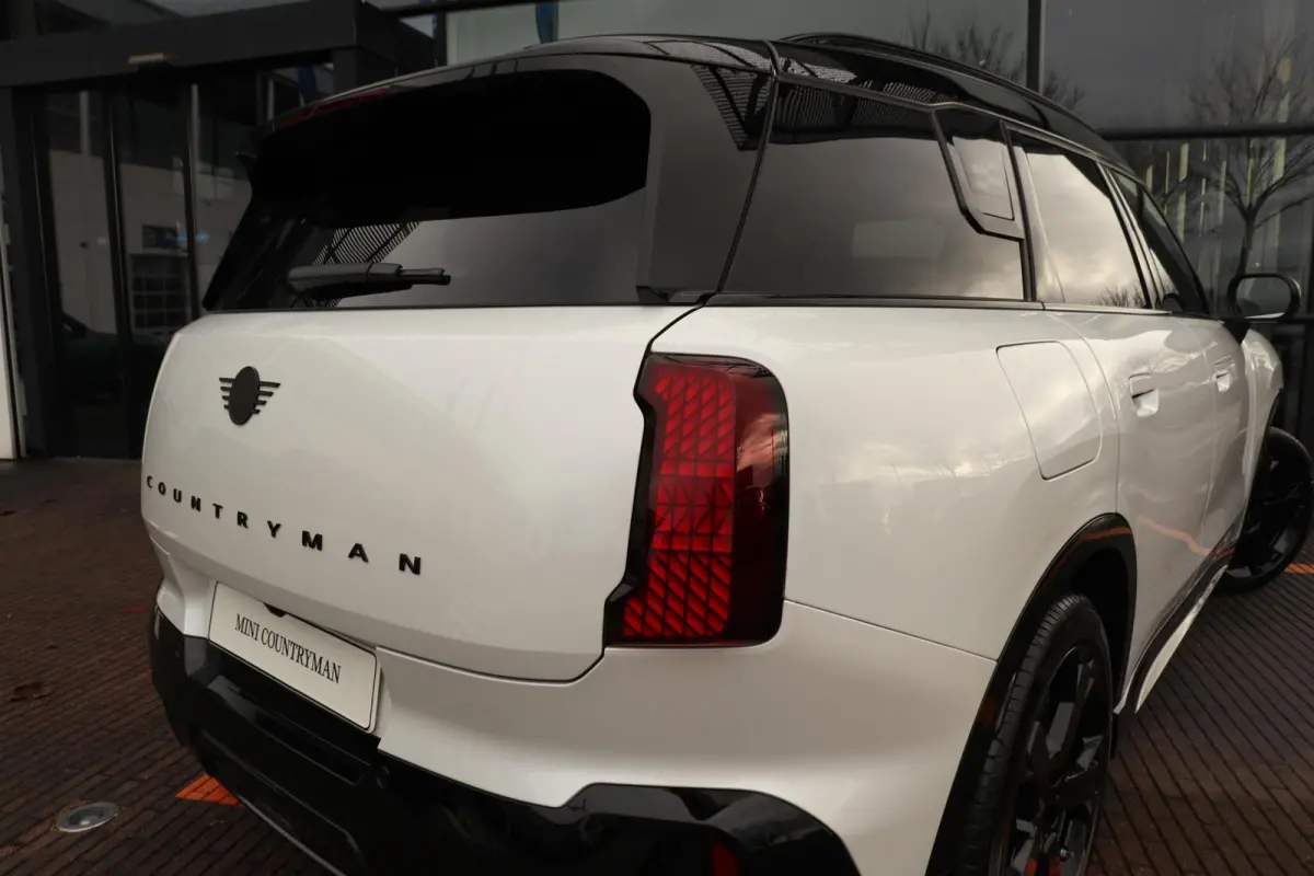 E John Cooper Works Uitvoering | Pakket M | Harman Kardon | Trekhaak | Panoramadak