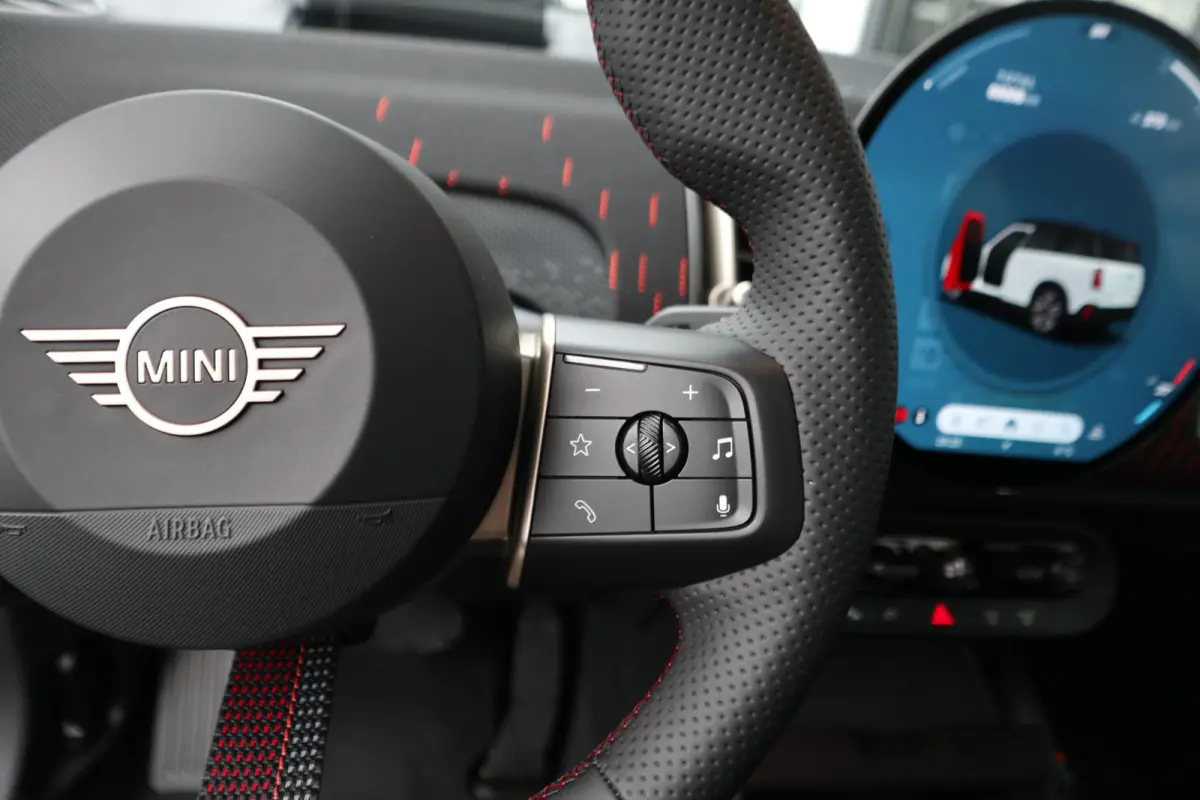 E John Cooper Works Uitvoering | Pakket M | Harman Kardon | Trekhaak | Panoramadak
