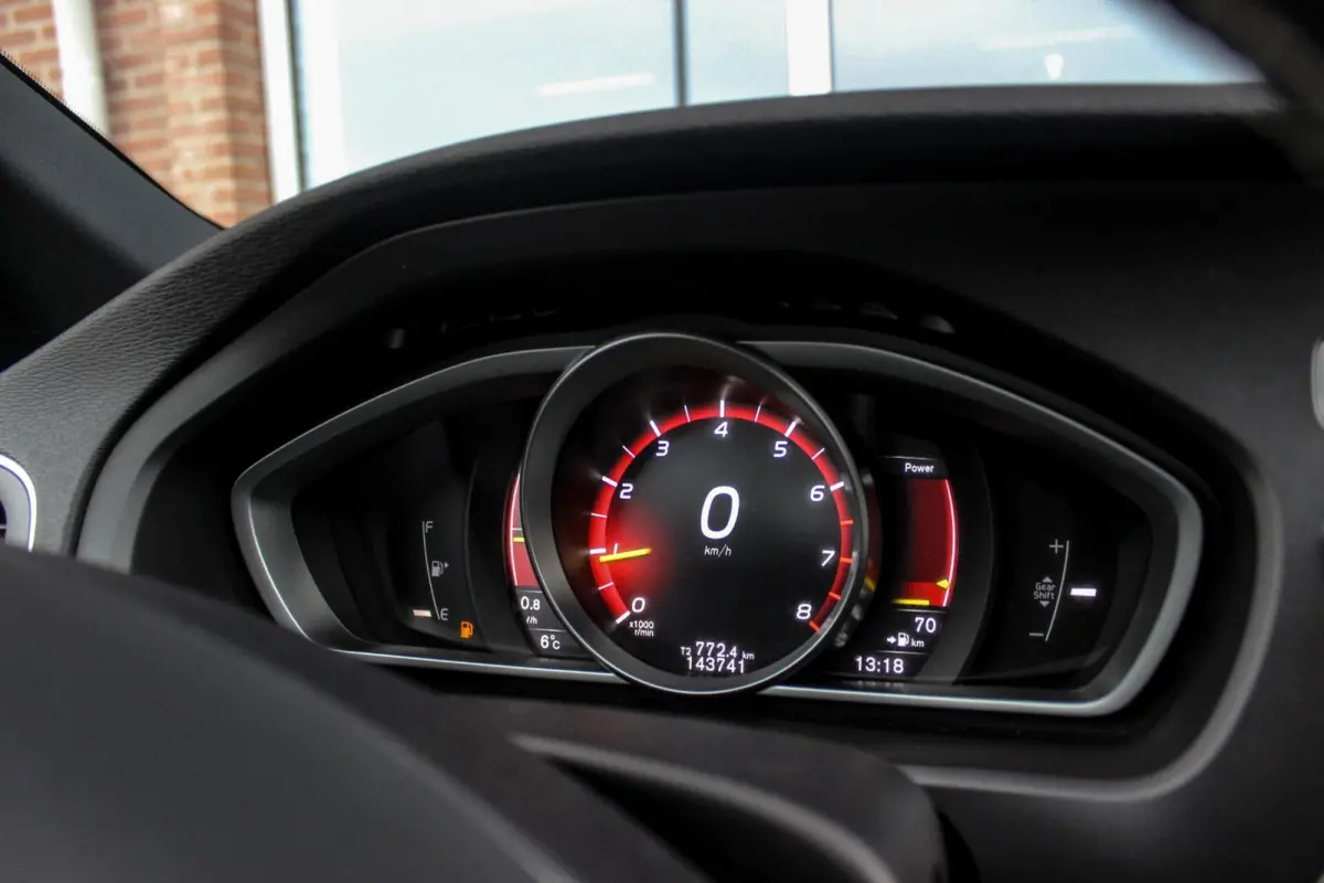 2.0 T2 R-Design Facelift | 2e eigenaar | LED | Navigatie | 17 inch | Climate control | Alcantara/leer | Sportstoelen | PDC | Cruise control | Sportstuur | 122 pk