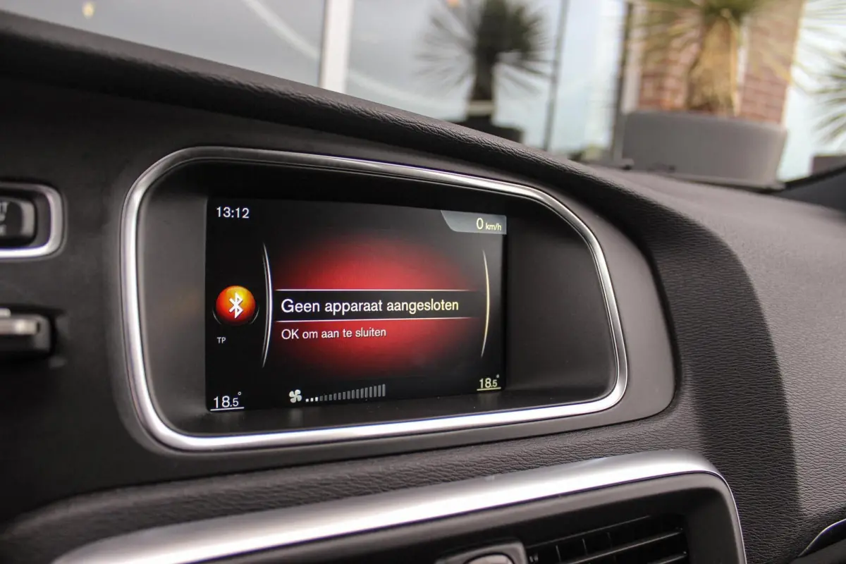 2.0 T2 R-Design Facelift | 2e eigenaar | LED | Navigatie | 17 inch | Climate control | Alcantara/leer | Sportstoelen | PDC | Cruise control | Sportstuur | 122 pk