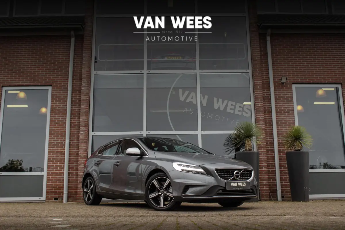2.0 T2 R-Design Facelift | 2e eigenaar | LED | Navigatie | 17 inch | Climate control | Alcantara/leer | Sportstoelen | PDC | Cruise control | Sportstuur | 122 pk