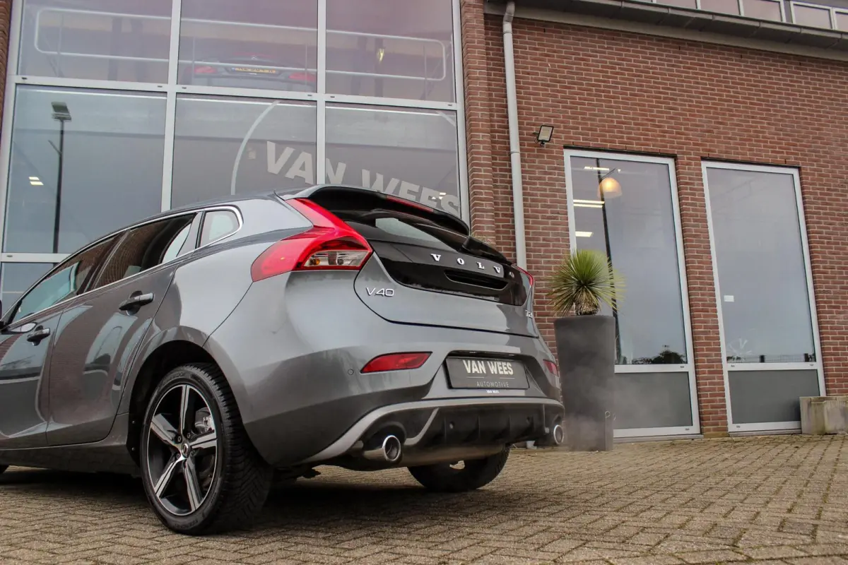 2.0 T2 R-Design Facelift | 2e eigenaar | LED | Navigatie | 17 inch | Climate control | Alcantara/leer | Sportstoelen | PDC | Cruise control | Sportstuur | 122 pk