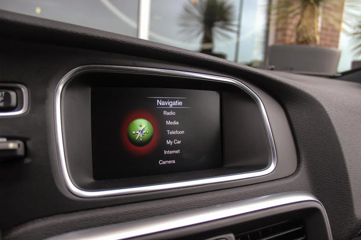 2.0 T2 R-Design Facelift | 2e eigenaar | LED | Navigatie | 17 inch | Climate control | Alcantara/leer | Sportstoelen | PDC | Cruise control | Sportstuur | 122 pk