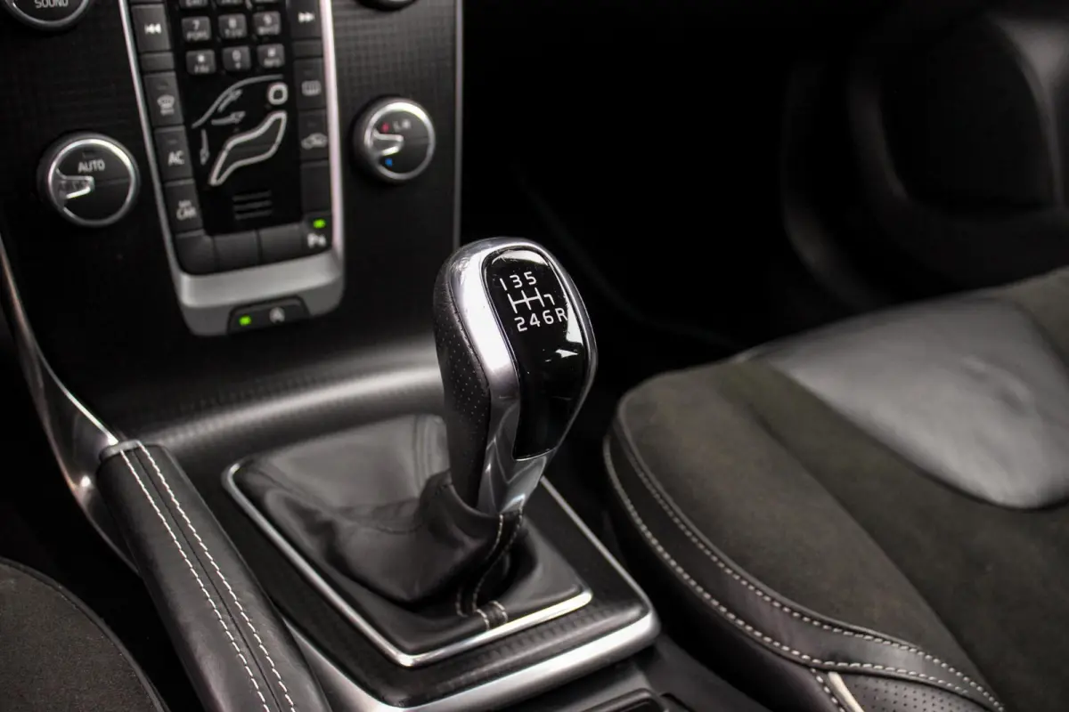 2.0 T2 R-Design Facelift | 2e eigenaar | LED | Navigatie | 17 inch | Climate control | Alcantara/leer | Sportstoelen | PDC | Cruise control | Sportstuur | 122 pk
