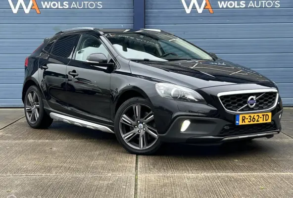 2.5 T5 AWD Summum / 255 PK / LUXE / BLIS!