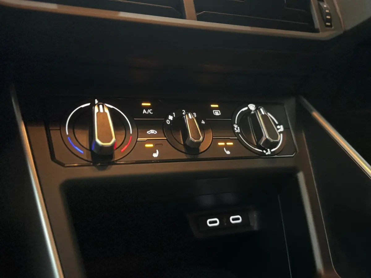 1.0 TSI|CAM|KEYLESS|CARPLAY|18"|FULL DIGITAL|STOELV