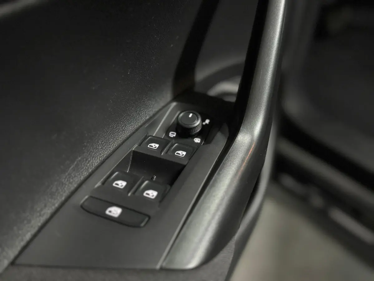 1.0 TSI|CAM|KEYLESS|CARPLAY|18"|FULL DIGITAL|STOELV