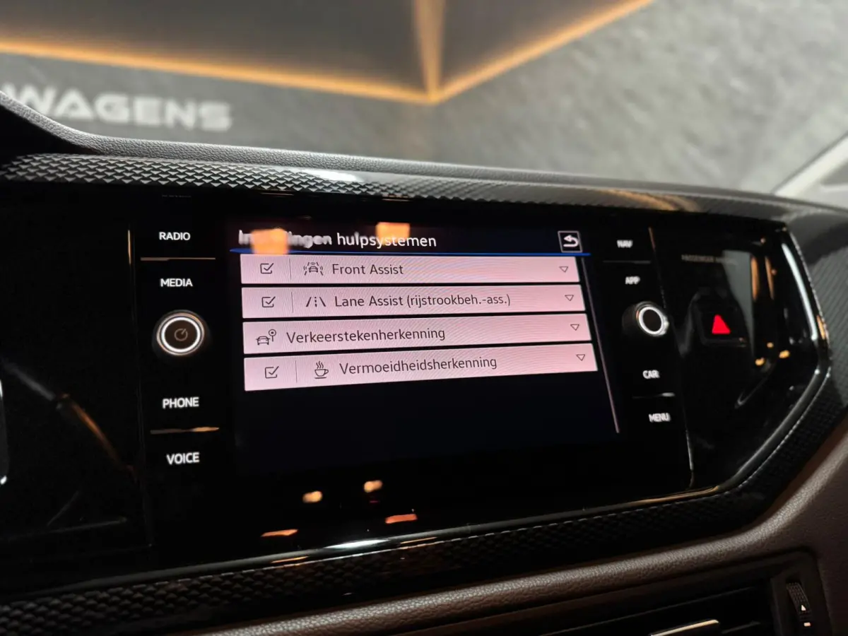 1.0 TSI|CAM|KEYLESS|CARPLAY|18"|FULL DIGITAL|STOELV