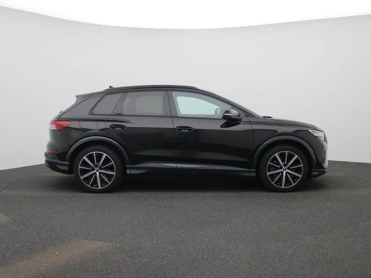40 Advanced edition 77 kWh l Demo l Cruise control l Airco l Navigatie l Parkeersensoren l Stoelverwarming l Privacy glas l Lichtpakket plus ambient light l Matrix-ledkoplampen l Apple Carpl