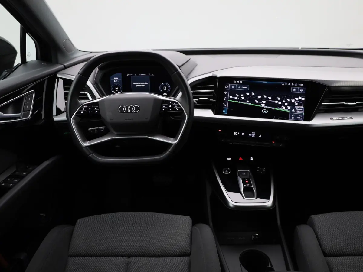 40 Advanced edition 77 kWh l Demo l Cruise control l Airco l Navigatie l Parkeersensoren l Stoelverwarming l Privacy glas l Lichtpakket plus ambient light l Matrix-ledkoplampen l Apple Carpl