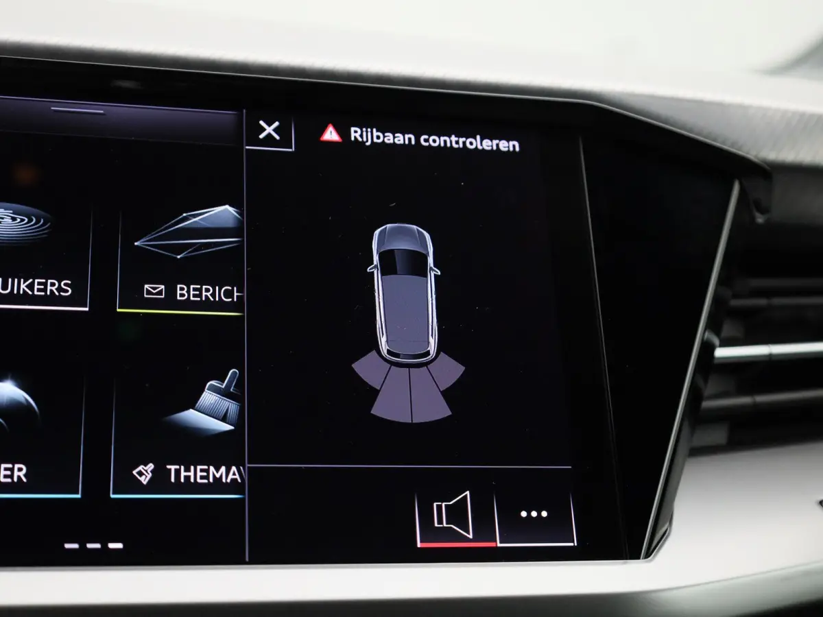 40 Advanced edition 77 kWh l Demo l Cruise control l Airco l Navigatie l Parkeersensoren l Stoelverwarming l Privacy glas l Lichtpakket plus ambient light l Matrix-ledkoplampen l Apple Carpl