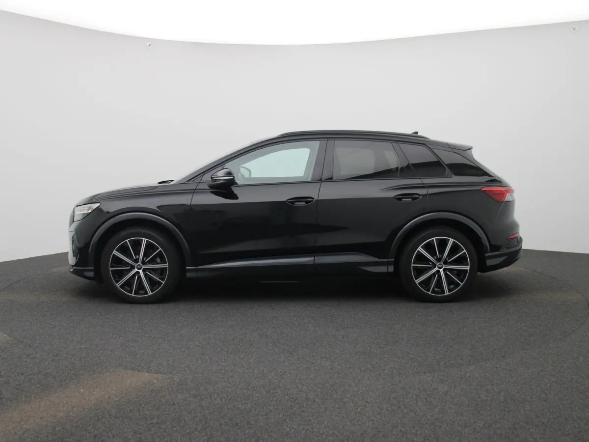 40 Advanced edition 77 kWh l Demo l Cruise control l Airco l Navigatie l Parkeersensoren l Stoelverwarming l Privacy glas l Lichtpakket plus ambient light l Matrix-ledkoplampen l Apple Carpl