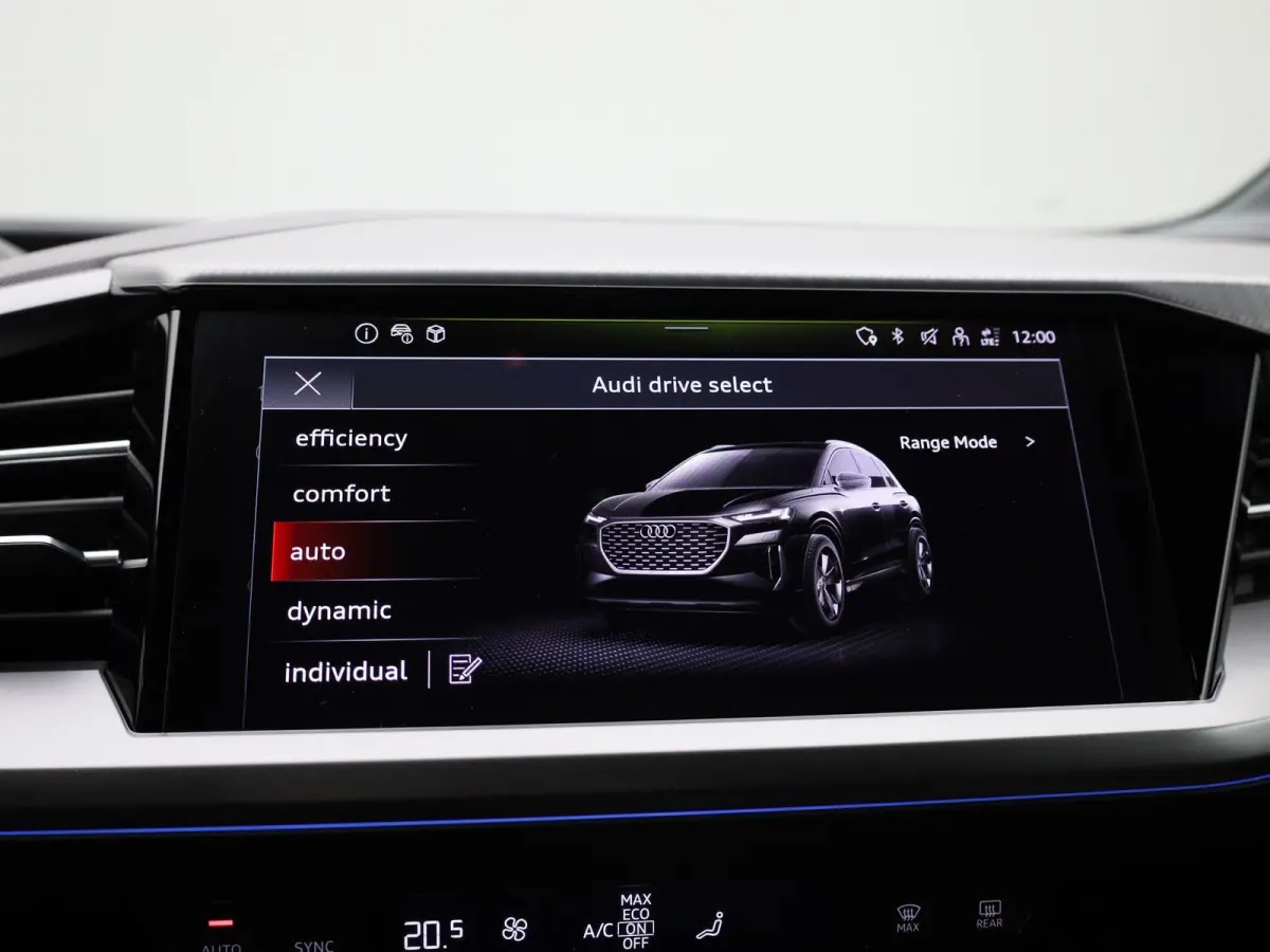 40 Advanced edition 77 kWh l Demo l Cruise control l Airco l Navigatie l Parkeersensoren l Stoelverwarming l Privacy glas l Lichtpakket plus ambient light l Matrix-ledkoplampen l Apple Carpl