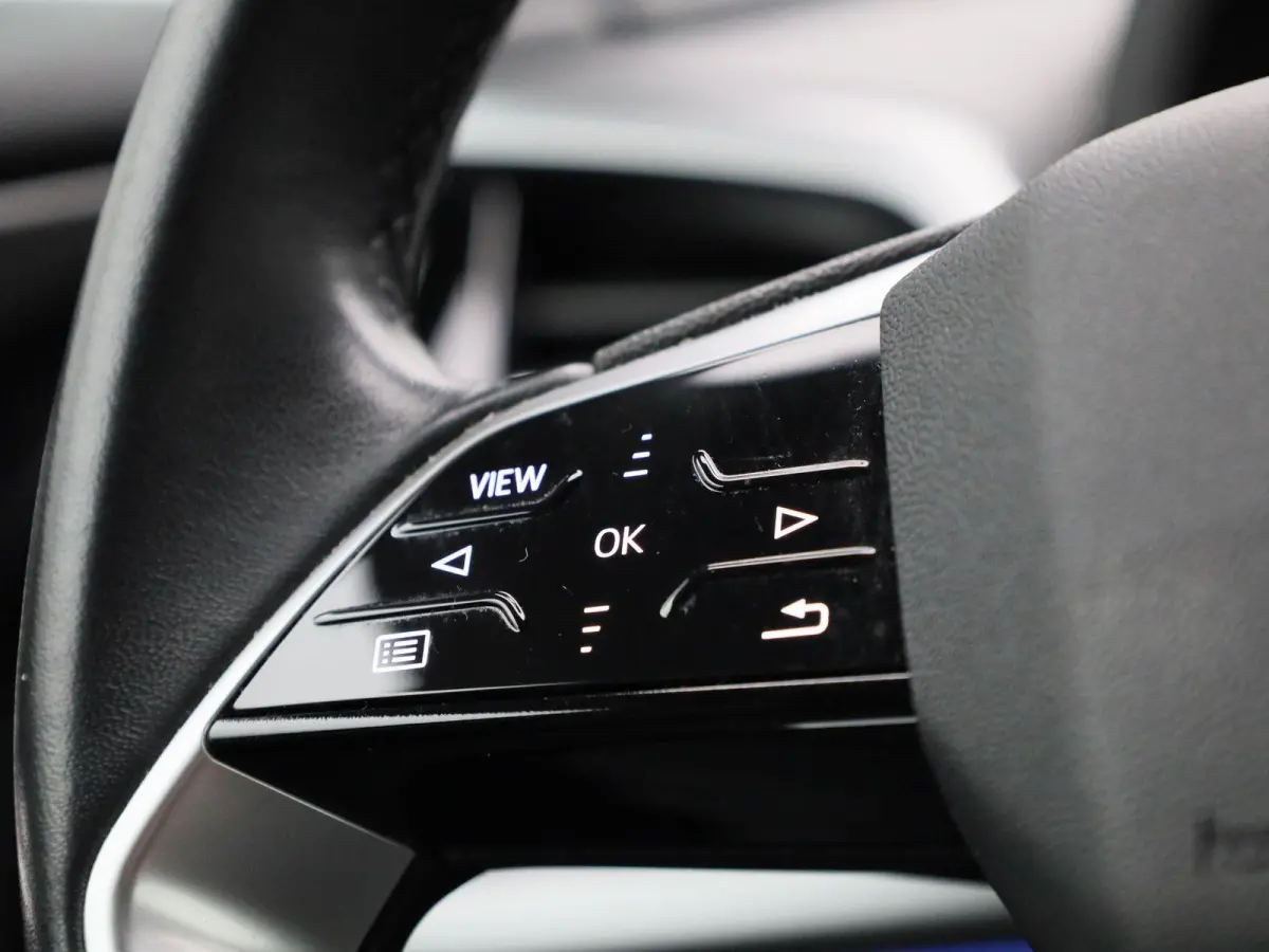 40 Advanced edition 77 kWh l Demo l Cruise control l Airco l Navigatie l Parkeersensoren l Stoelverwarming l Privacy glas l Lichtpakket plus ambient light l Matrix-ledkoplampen l Apple Carpl