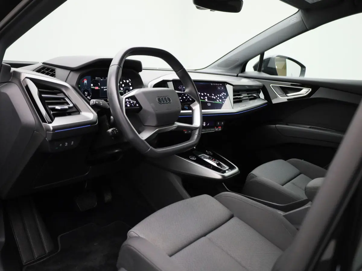 40 Advanced edition 77 kWh l Demo l Cruise control l Airco l Navigatie l Parkeersensoren l Stoelverwarming l Privacy glas l Lichtpakket plus ambient light l Matrix-ledkoplampen l Apple Carpl