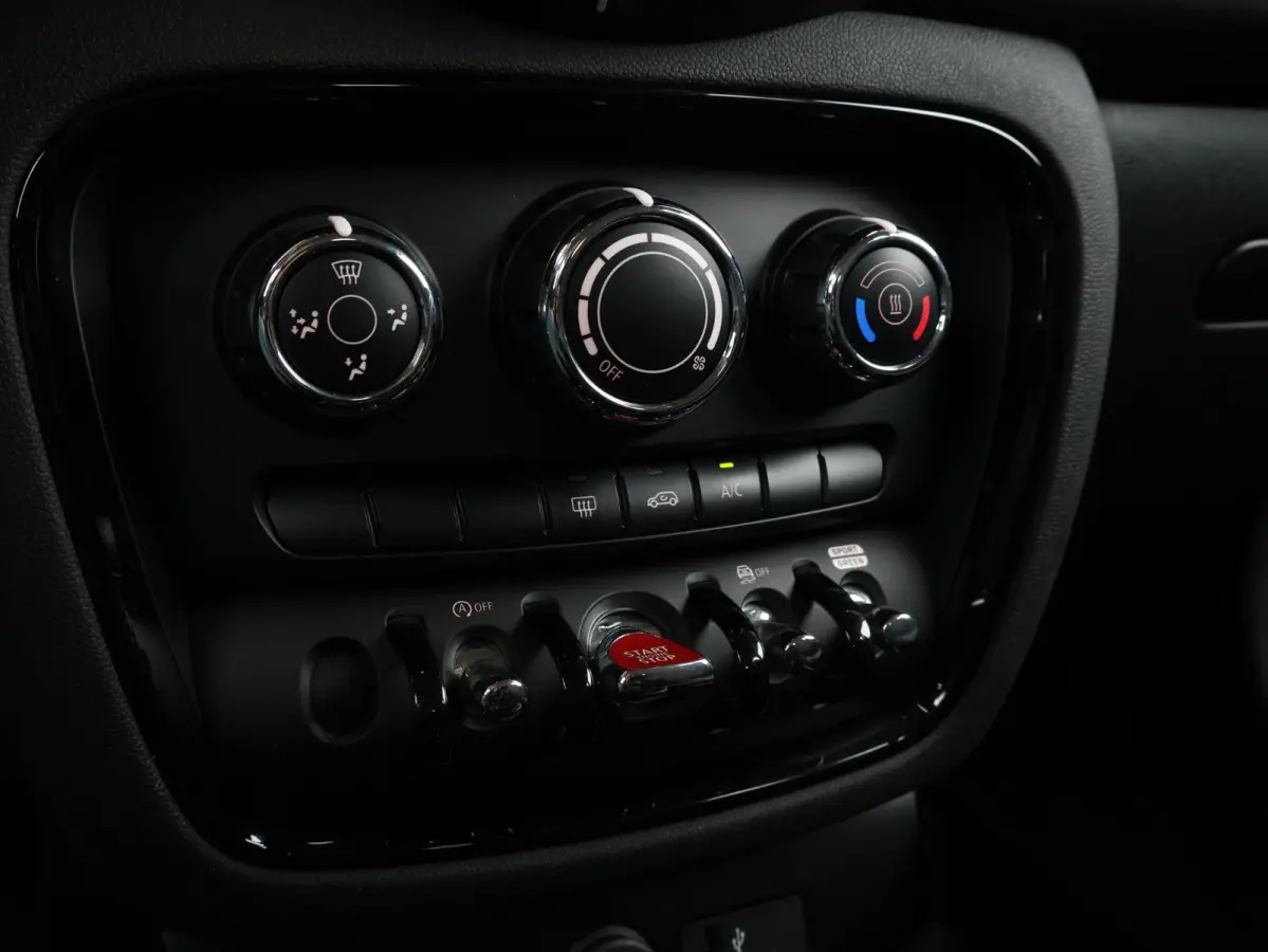 One Business Edition Apple CarPlay / DAB/ Navigatie/ Led / Comfortstoelen /
