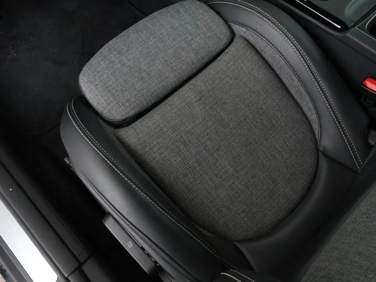 One Business Edition Apple CarPlay / DAB/ Navigatie/ Led / Comfortstoelen /