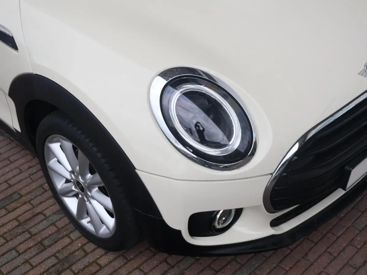 One Business Edition Apple CarPlay / DAB/ Navigatie/ Led / Comfortstoelen /