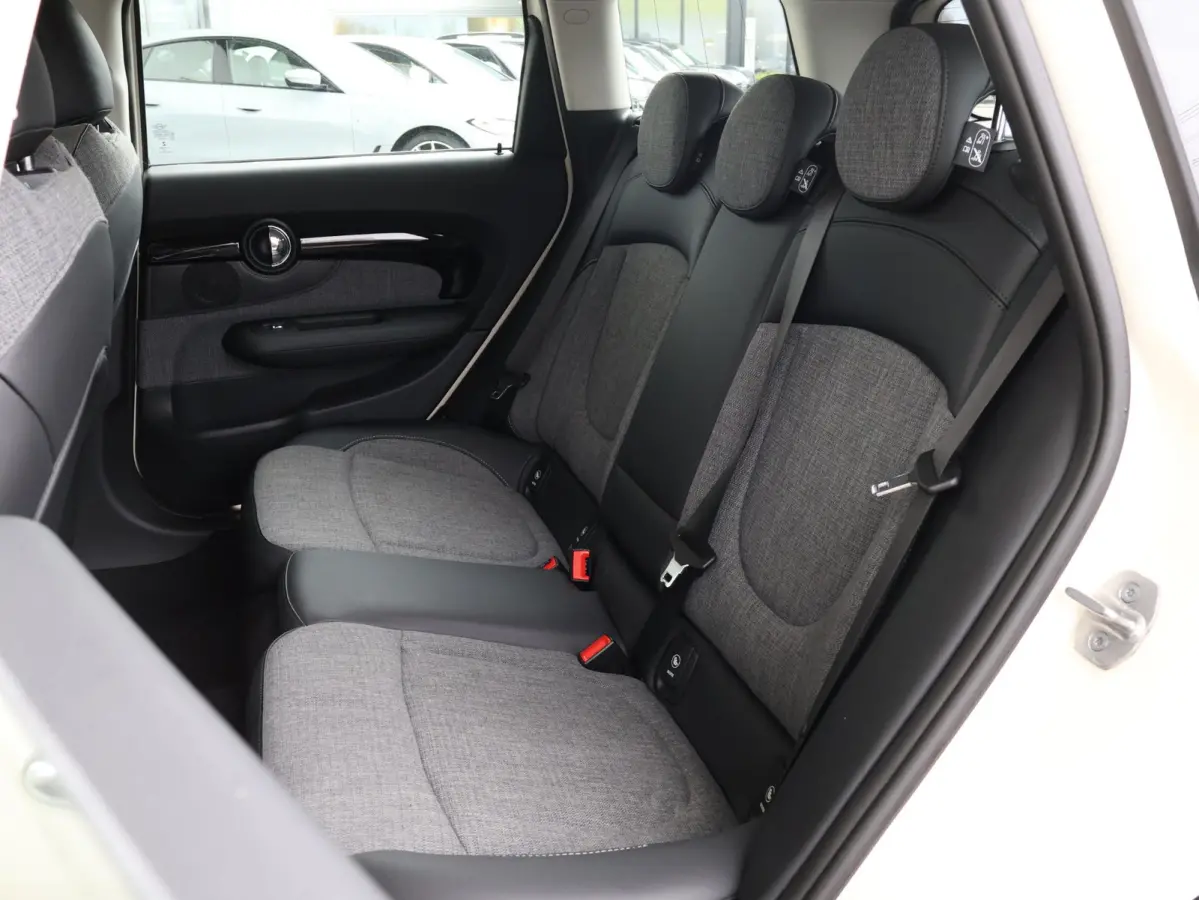 One Business Edition Apple CarPlay / DAB/ Navigatie/ Led / Comfortstoelen /
