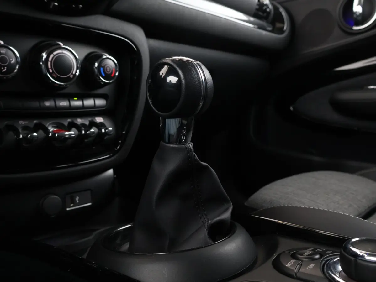 One Business Edition Apple CarPlay / DAB/ Navigatie/ Led / Comfortstoelen /