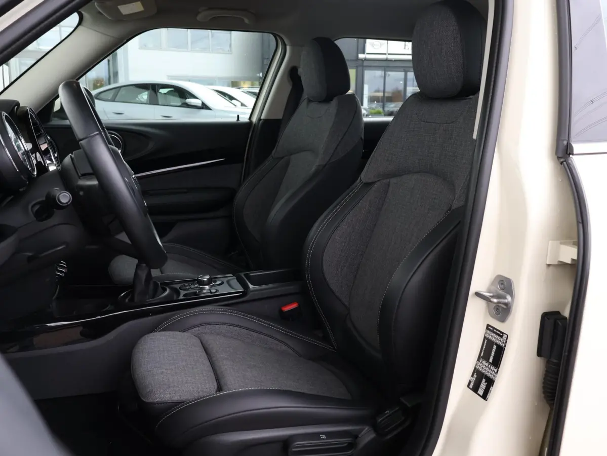 One Business Edition Apple CarPlay / DAB/ Navigatie/ Led / Comfortstoelen /
