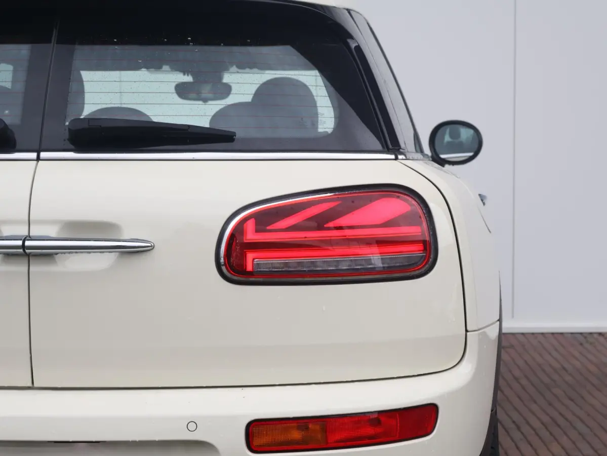 One Business Edition Apple CarPlay / DAB/ Navigatie/ Led / Comfortstoelen /