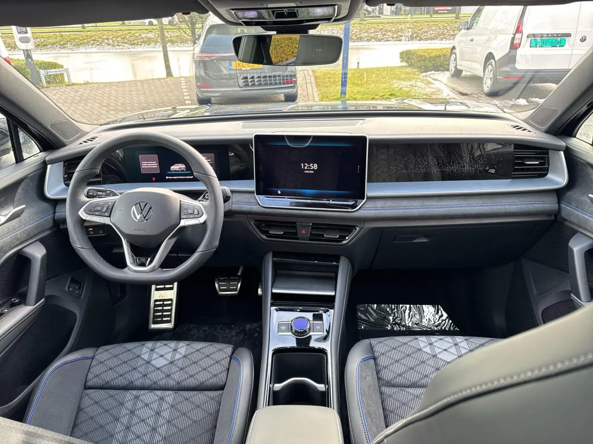1.5 eHybrid R-Line Edition | Panorama dak | Trekhaak | PHEV | 272Pk |