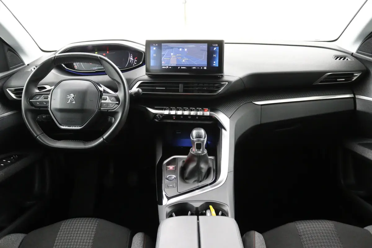 1.2*FACELIFT*CARPLAY*NAVI*CRUISE*ECC*HAAK*CAM*LED*