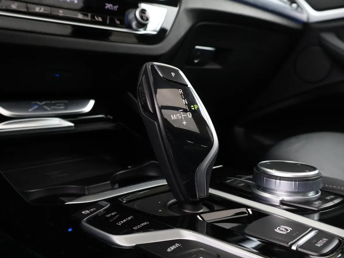 xDrive30e eDrive Edition | SoH 79% | High Excutive | M Sportpakket | Panoramadak elektrisch | Head up | Harman Kardon | |