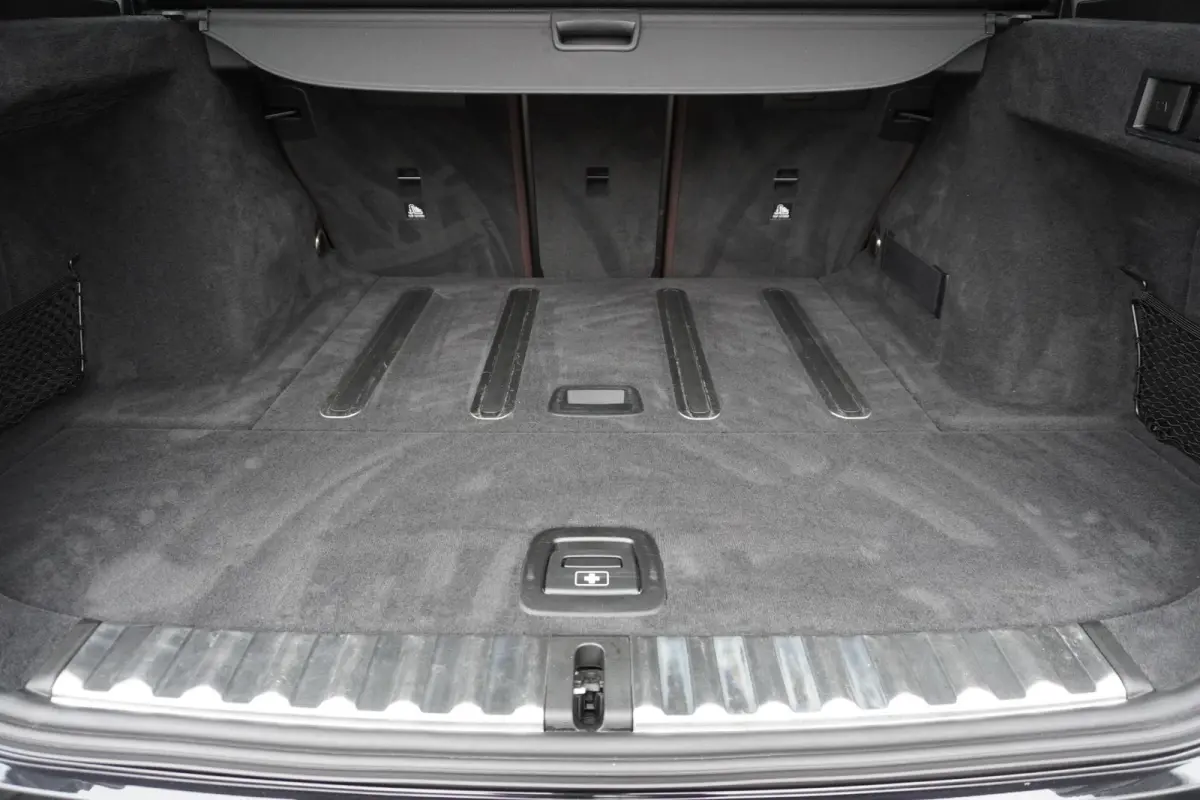 330i High Executive | Glazen panoramadak | Achteruitrijcamera | HiFi System | Elektrisch verwarmde voorstoelen |