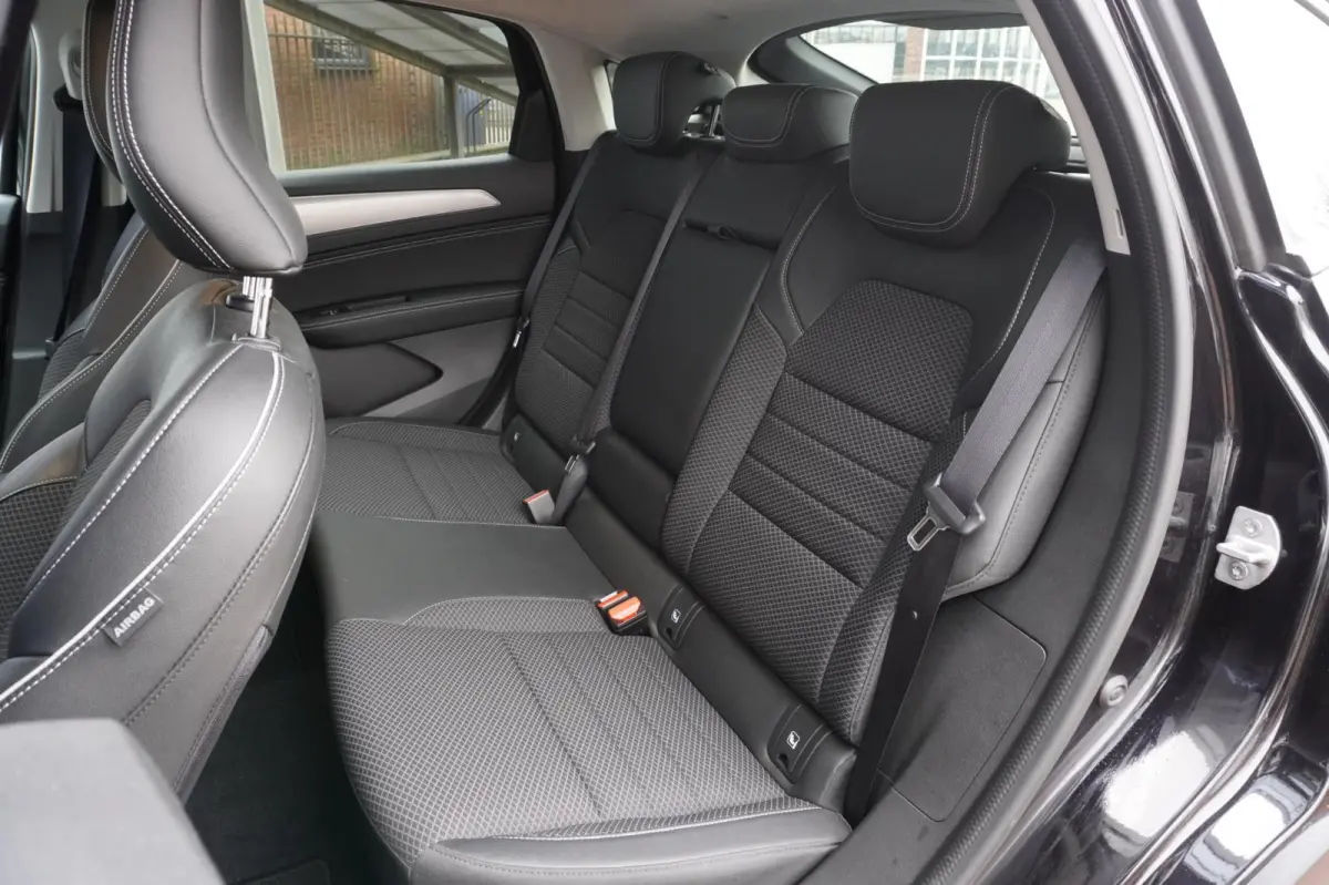1.6 E-Tech Hybrid 145 Intens+Led+Half-Leder+stoel&stuur-verw+Full-navigatie+camera+18"Lmv SUPER ONDERHOUDEN !!