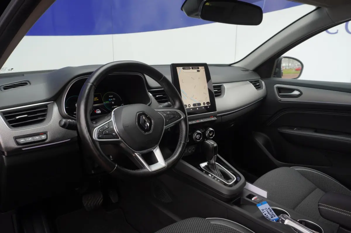 1.6 E-Tech Hybrid 145 Intens+Led+Half-Leder+stoel&stuur-verw+Full-navigatie+camera+18"Lmv SUPER ONDERHOUDEN !!