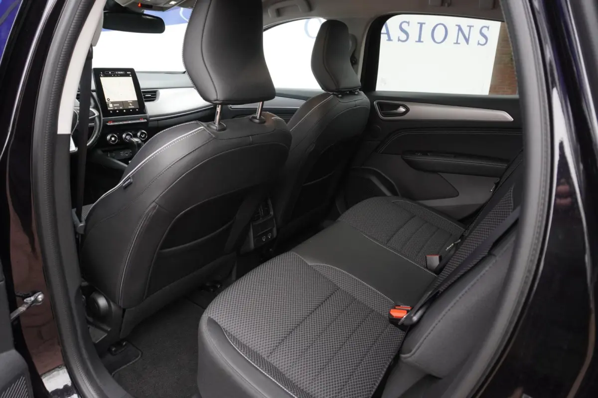 1.6 E-Tech Hybrid 145 Intens+Led+Half-Leder+stoel&stuur-verw+Full-navigatie+camera+18"Lmv SUPER ONDERHOUDEN !!