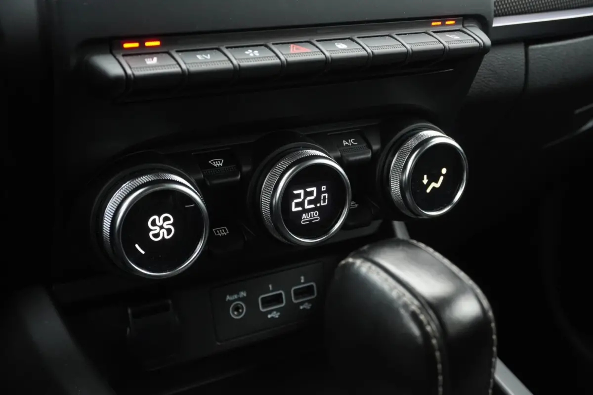 1.6 E-Tech Hybrid 145 Intens+Led+Half-Leder+stoel&stuur-verw+Full-navigatie+camera+18"Lmv SUPER ONDERHOUDEN !!