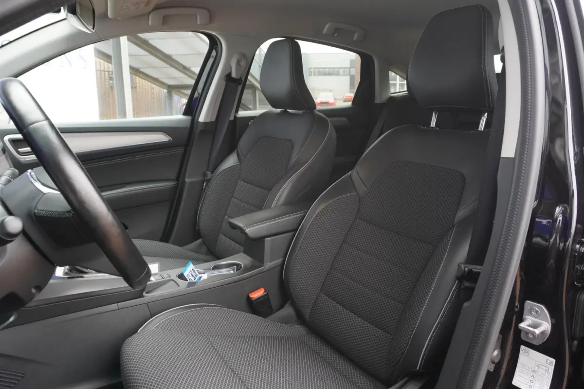 1.6 E-Tech Hybrid 145 Intens+Led+Half-Leder+stoel&stuur-verw+Full-navigatie+camera+18"Lmv SUPER ONDERHOUDEN !!
