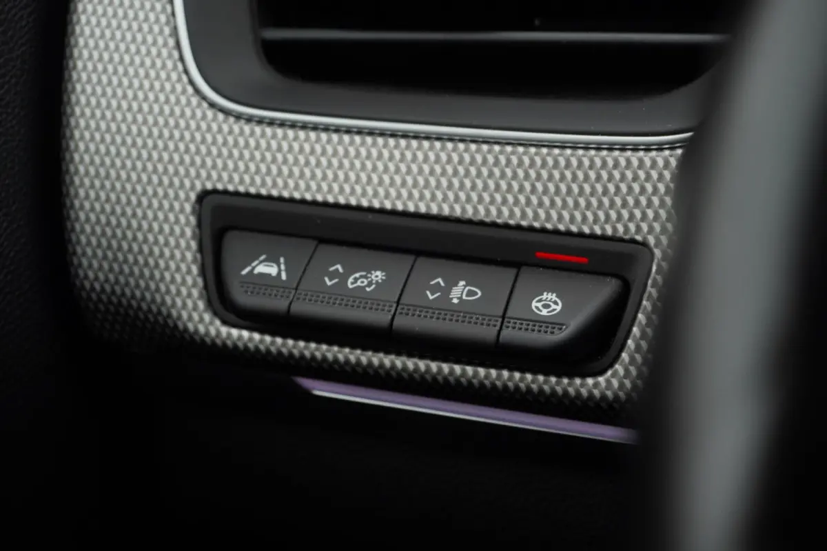 1.6 E-Tech Hybrid 145 Intens+Led+Half-Leder+stoel&stuur-verw+Full-navigatie+camera+18"Lmv SUPER ONDERHOUDEN !!