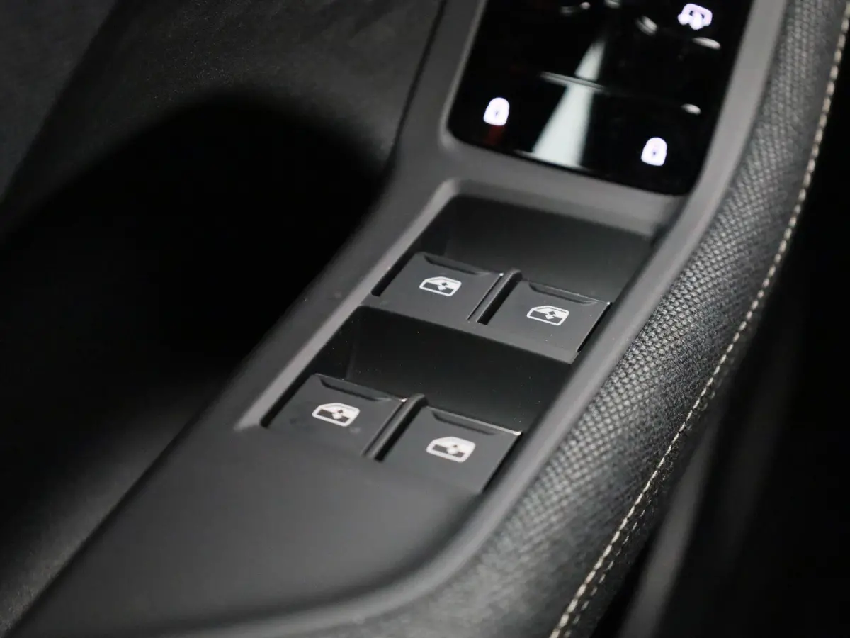 Limousine 2.0 quattro S edition | Adaptieve cruise controle | Stoelverwarming | Camera | Getint glas | Zwart optiek |