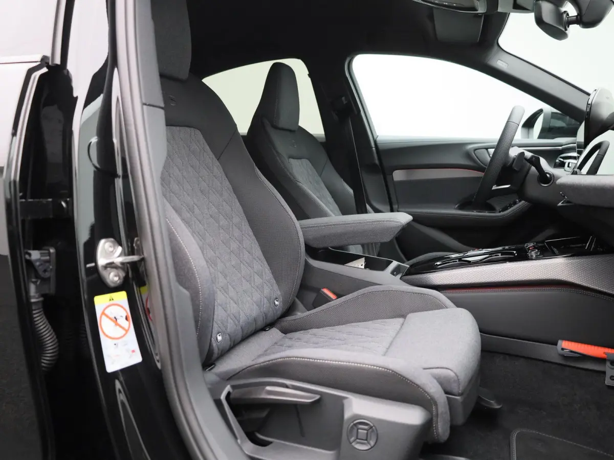Limousine 2.0 quattro S edition | Adaptieve cruise controle | Stoelverwarming | Camera | Getint glas | Zwart optiek |