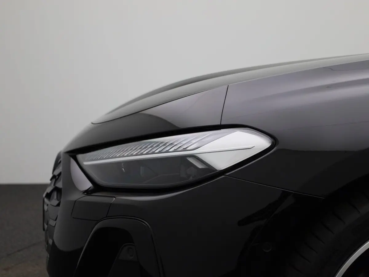 Limousine 2.0 quattro S edition | Adaptieve cruise controle | Stoelverwarming | Camera | Getint glas | Zwart optiek |