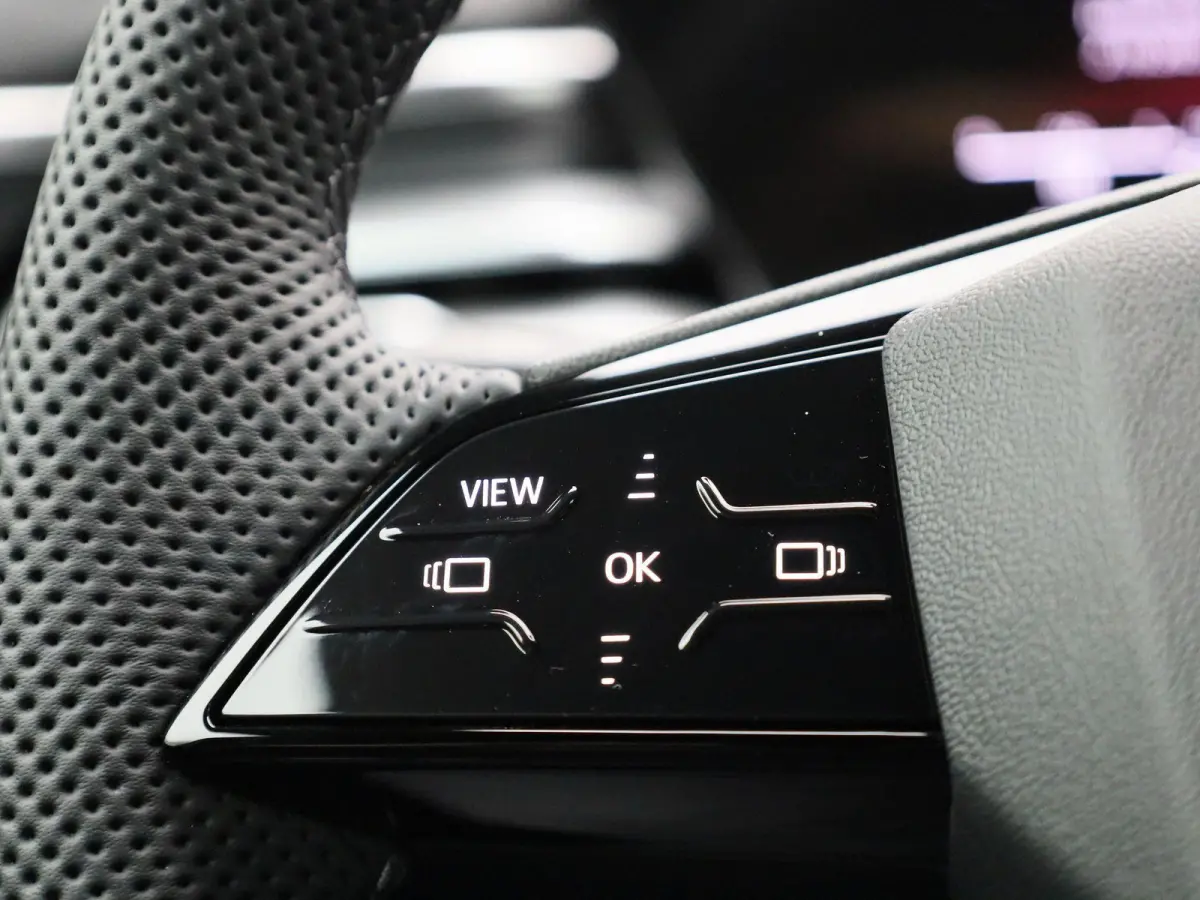 Limousine 2.0 quattro S edition | Adaptieve cruise controle | Stoelverwarming | Camera | Getint glas | Zwart optiek |