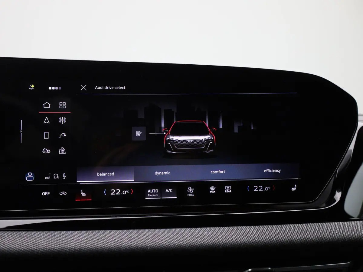 Limousine 2.0 quattro S edition | Adaptieve cruise controle | Stoelverwarming | Camera | Getint glas | Zwart optiek |