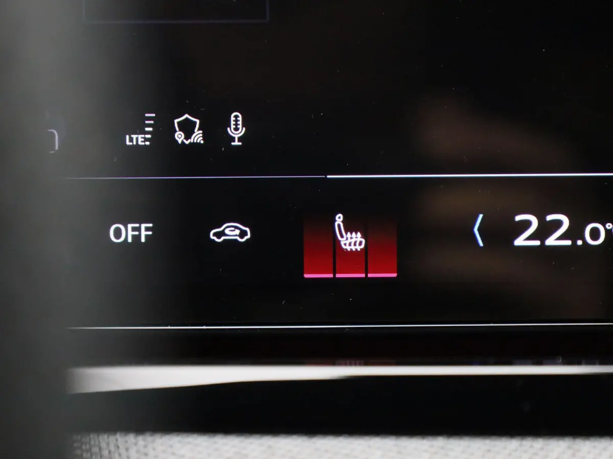 Limousine 2.0 quattro S edition | Adaptieve cruise controle | Stoelverwarming | Camera | Getint glas | Zwart optiek |
